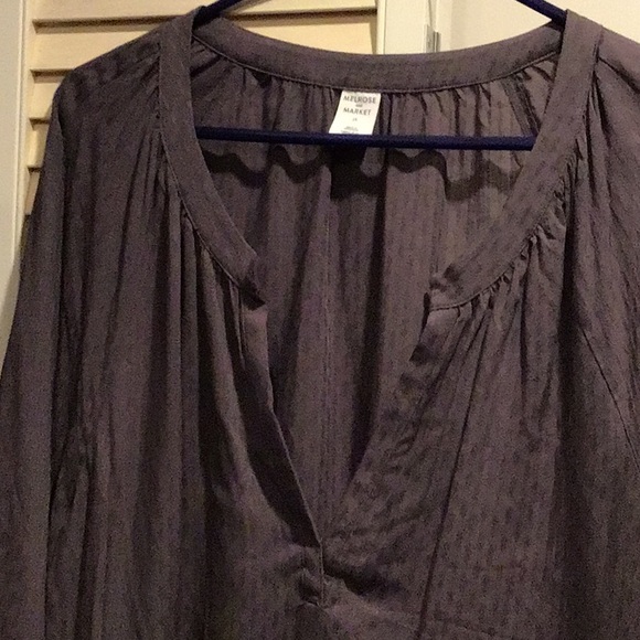 Gray V- neck, full sleeve blouse . Size 1X - Picture 2 of 6